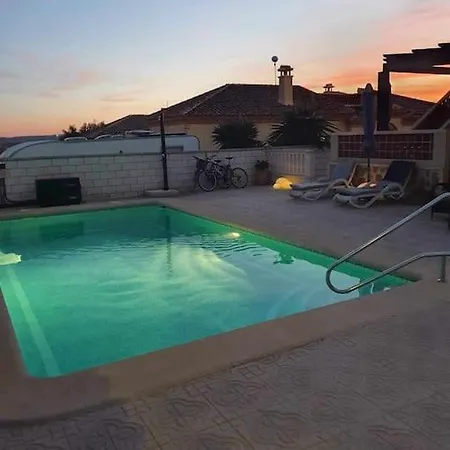 Charming Spanish Style بيت للعطل *